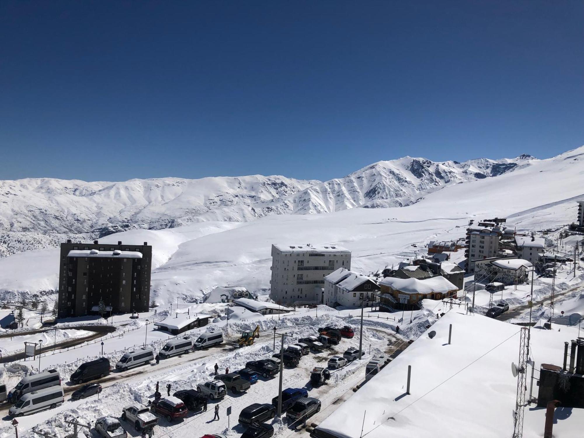 Departamentos Alojamiento Oficial Gran Parador Ski In - Out, Centro De Ski El Colorado, Farellones - Unico Con Descuentos En Servicios Del Centro De Ski Room photo